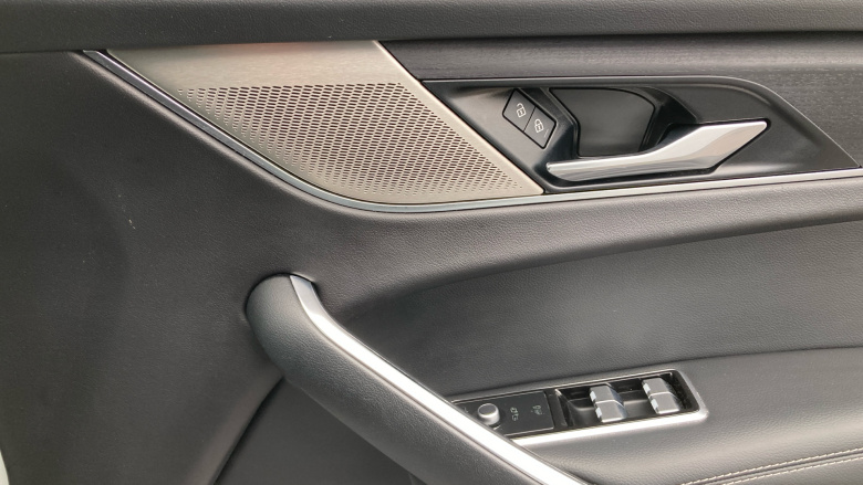 Jaguar F-Pace 2.0 D200 R-Dynamic Black 5dr Auto AWD Diesel Estate